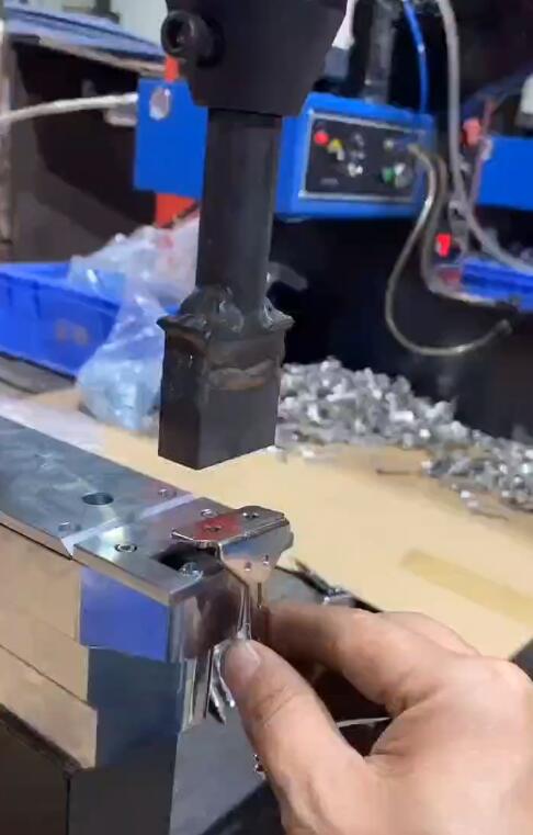 双出M4螺母送料系统