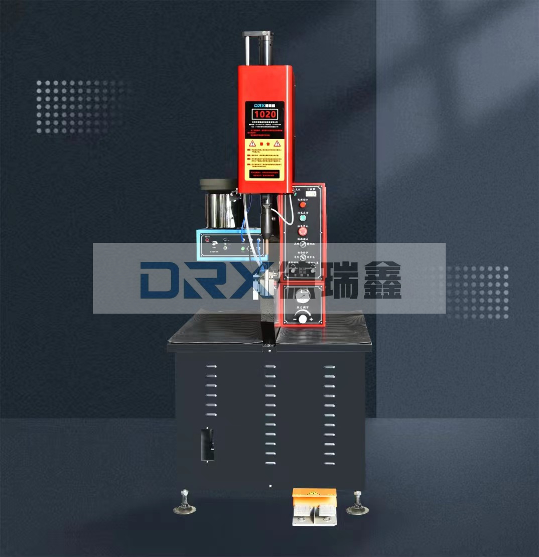 自动送钉压铆机